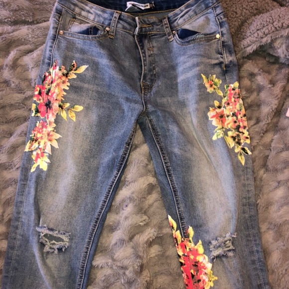 Sirens Floral Jeans - Picture 2 of 7